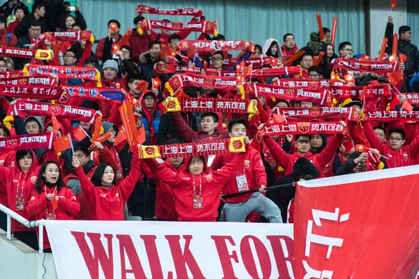 Los Aficionados Fútbol Chino Gritan Consignas Para Mostrar Apoyo Shanghai — Foto de Stock