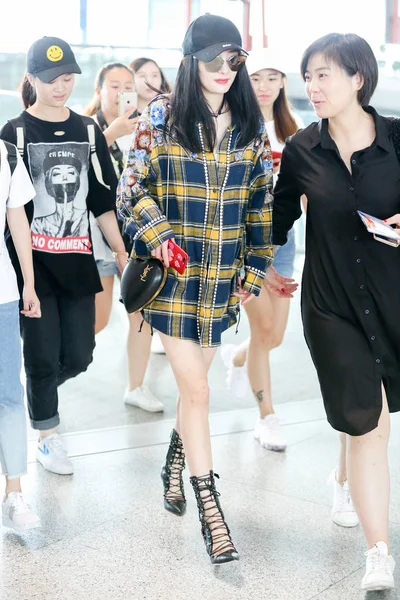 Chinese Actrice Yang Afgebeeld Beijing Capital International Airport Beijing China — Stockfoto