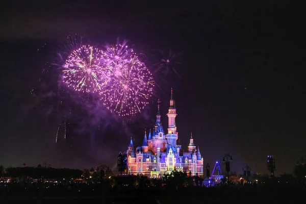 Fireworks Explode Disney Castle First Anniversary Celebration Ceremony Shanghai Disneyland — Stock Photo, Image