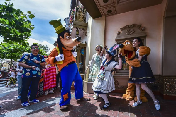 Baviči Jsou Snímku Během První Výročí Oslavu Obřadu Šanghaji Disneyland — Stock fotografie