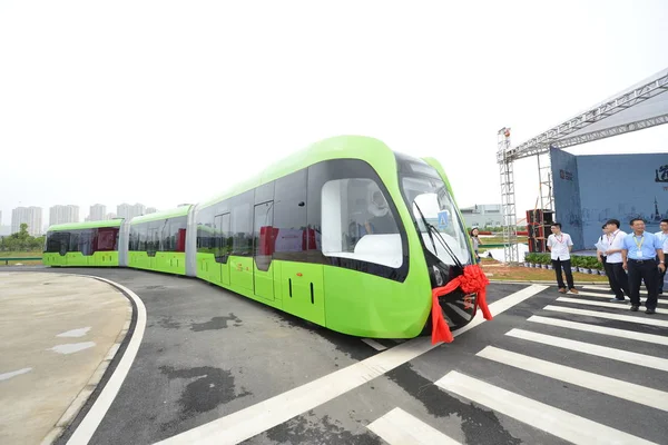 Primeiro Trem Sem Railless Mundo Desenvolvido Pelo Crrc Zhuzhou Institute — Fotografia de Stock