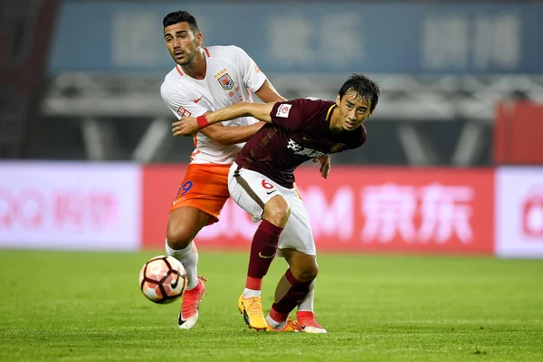 Futbolista Italiano Graziano Pelle Izquierda Shandong Luneng Taishan Desafía Luo —  Fotos de Stock