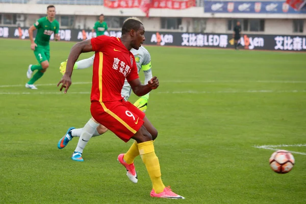 Futbolista Nigeriano Odion Ighalo Delantero Changchun Yatai Prepara Para Patear —  Fotos de Stock