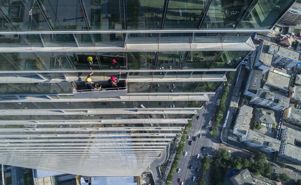 Chinese Migrerende Arbeiders Reinigen Het Buiten Venster Van 350 Meter — Stockfoto