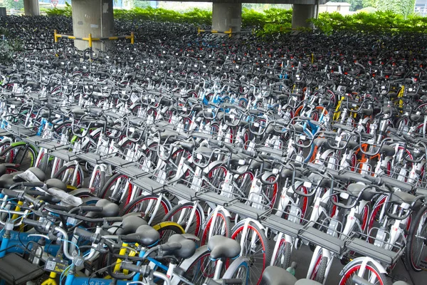 Kerékpárok Kínai Kerékpár Megosztási Szolgáltatások Sorakoznak Egy Parkolóban Hangzhou Város — Stock Fotó