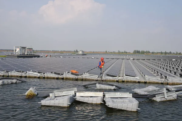 Vista Los Paneles Solares Planta Energía Solar Flotante Más Grande —  Fotos de Stock
