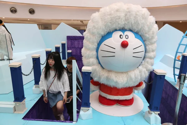 Люди Відвідують Виставки Участю Doraemon Фільм 2017 Велика Пригода Антарктичних — стокове фото