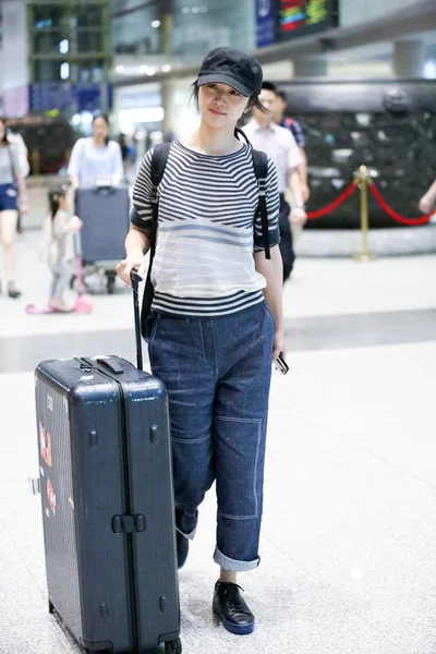 Chińska Aktorka Tang Wei Jest Zdjęciu Beijing Capital International Airport — Zdjęcie stockowe