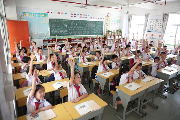 Alumnos Asisten Clases Escuela Primaria Haikou Yingcai Ciudad Haikou Provincia — Foto de Stock