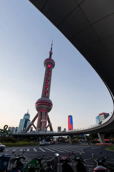 Worm Eye View Oriental Pearl Tower Lujiazui Financial District Pudong — Stock Photo, Image