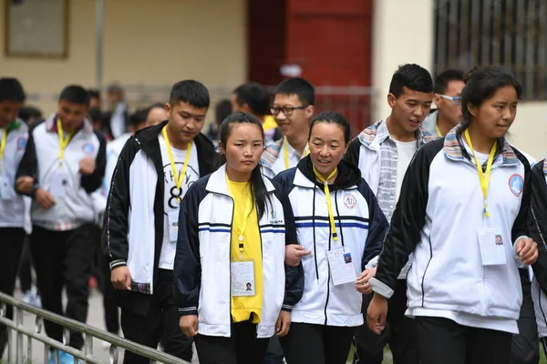 Chinese Studenten Die Aan 2017 Nationale College Toelatingsexamen Deelnemen Bekend — Stockfoto