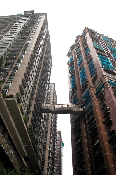 Chongqing Çin Haziran 2017 Yuzhong Bölgesinde Gökyüzünde Daire Binaları Bağlayan — Stok fotoğraf