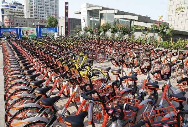 File Bicicletas Del Servicio Chino Bicicletas Compartidas Mobike Alinean Una —  Fotos de Stock