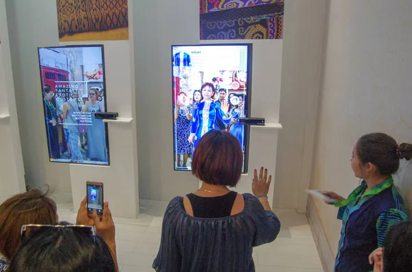 Menschen Besuchen Den Malaysischen Pavillon World Expo Park Während Der — Stockfoto