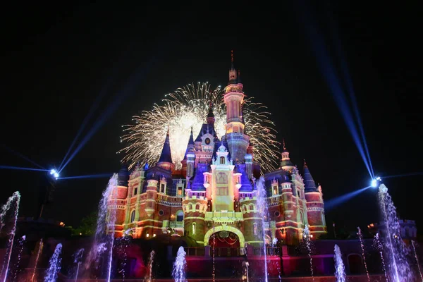 Los Fuegos Artificiales Explotan Sobre Castillo Disney Durante Ceremonia Celebración —  Fotos de Stock