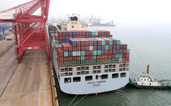 Das Containerschiff Cosco Europe Verlässt Den Hafen Von Lianyungang Richtung — Stockfoto