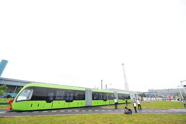 Primer Tren Sin Carriles Del Mundo Desarrollado Por Crrc Zhuzhou —  Fotos de Stock