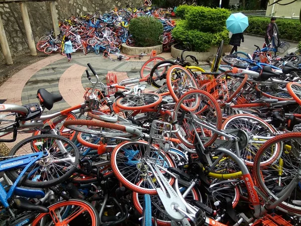 Des Vélos Endommagés Des Services Chinois Partage Vélos Mobike Orange — Photo