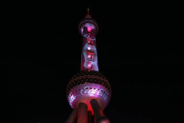 Oriental Pearl Tower Τηλεόραση Είναι Αναμμένη Κόκκινο Χρώμα Για Γιορτάσει — Φωτογραφία Αρχείου