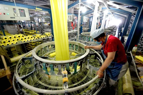 Trabajador Chino Encarga Producción Hilados Una Fábrica Textil Ciudad Huaian —  Fotos de Stock