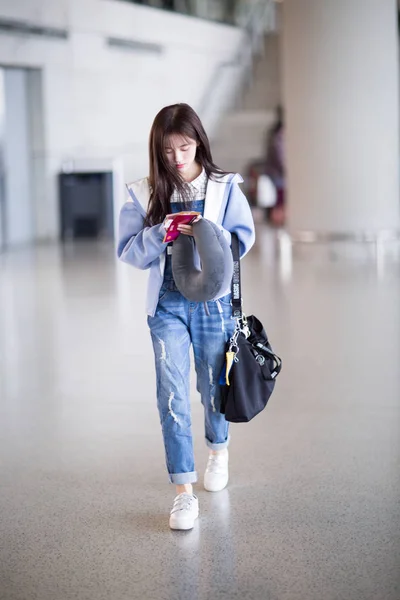 Cantor Atriz Jingyi Girl Group Chinês Snh48 Retratado Aeroporto Internacional — Fotografia de Stock