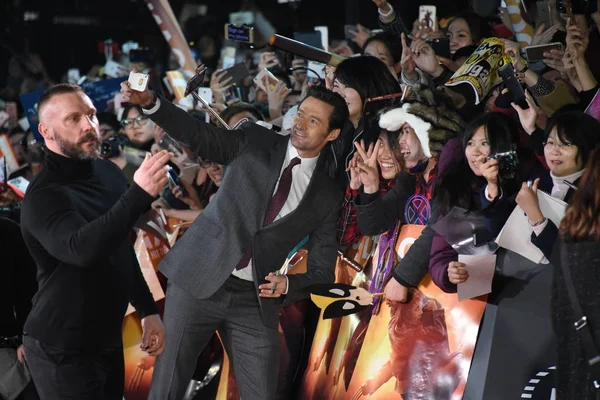 Acteur Australien Hugh Jackman Prend Des Selfies Avec Les Fans — Photo