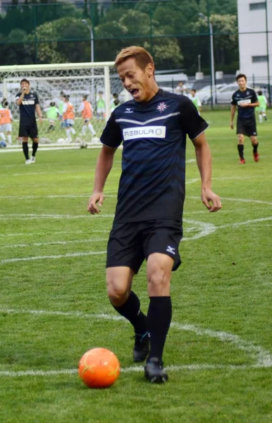 Futbolista Japonés Keisuke Honda Milan Fotografiado Durante Programa Fútbol Juvenil — Foto de Stock