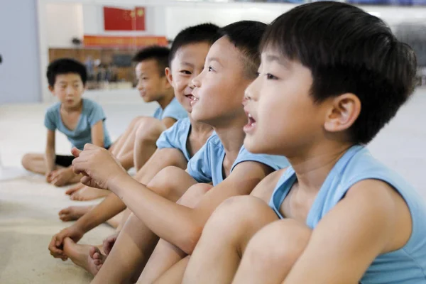 Молодые Китайские Мальчики Фото Тренировочном Центре Гимнастике Дайвингу Городе Наньчан — стоковое фото