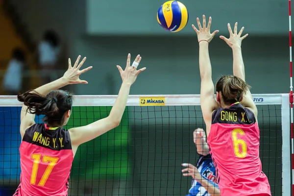 Wang Yuanyuan Front Left Gong Xiangyu China Try Block Spike — Stock Photo, Image