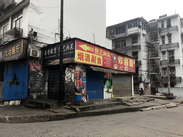 2017年2月20日 中国中部の湖北省武漢市の武昌駅付近で お客さんとの口論の最中に店主が斬首された麺レストランの眺め 2017年2月20日 — ストック写真