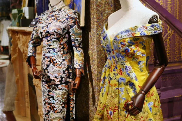 Вишиті Коктейльних Суконь Комбінезонах Колекції Haute Couture Виставлені Atelier Модельєр — стокове фото