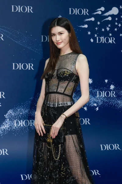 Model Cina Sui Berpose Acara Dior Feel Blue Shanghai Cina — Stok Foto