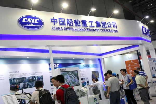 Människor Besöker Monter Csic China Shipbuilding Industry Corporation Utställning Shanghai — Stockfoto