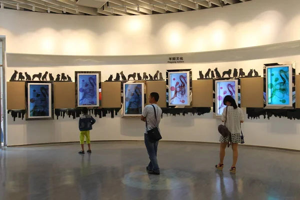 Los Turistas Visitan Sala Estar Ciudad Mascotas Lugar Para Presentar — Foto de Stock