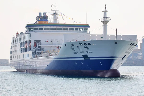 Ozeanblauwal Chinas Inland Entwickeltes Großes Passagier Containerschiff Erreicht Den Yantai — Stockfoto