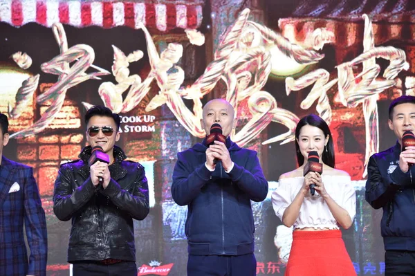 左から 香港の歌手で俳優のニコラス ツィン 中国の俳優のGe You 女優のバイ Bing 歌手のハイ ミンウェイが 2017年2月8日に中国 — ストック写真