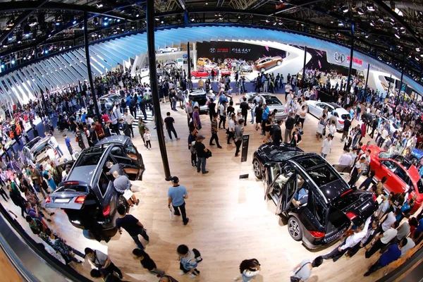 Visitors Crowd Stands Baic Group Mercedes Benz 14Th Beijing International — Stock Photo, Image