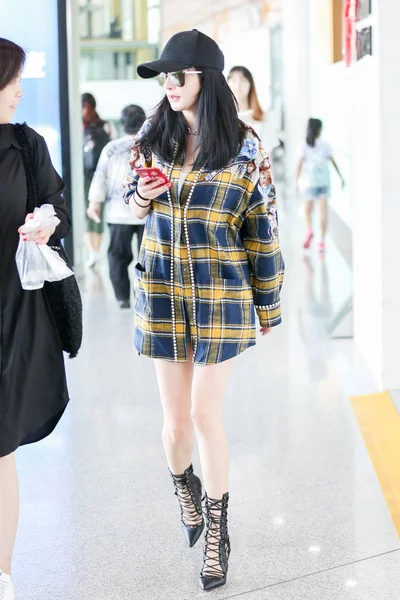 Chinese Actress Yang Pictured Beijing Capital International Airport Beijing China — Stock Photo, Image