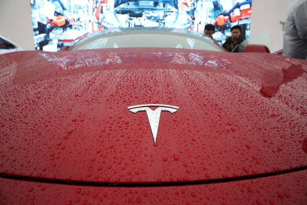 Ein Tesla Model Elektroauto Wird Während Der Grundsteinlegung Des Ersten — Stockfoto