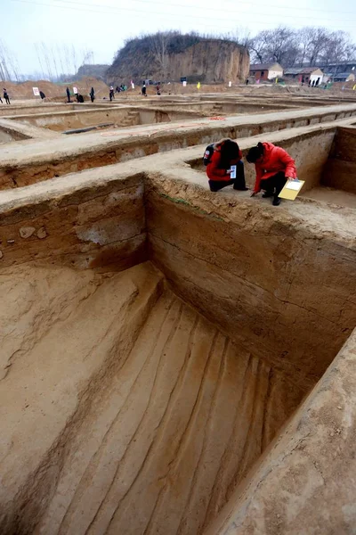 Des Archéologues Chinois Fouillent Les Reliques Vieille Ville Zheng Han — Photo