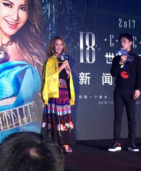 홍콩에서 태어난 미국가 상하이 중국에 그녀의 콘서트 2017 — 스톡 사진