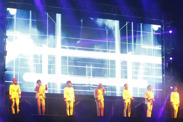 Medlemmar Sydkoreanska Pojke Gruppen Btob Utföra Sin Konsert Hong Kong — Stockfoto