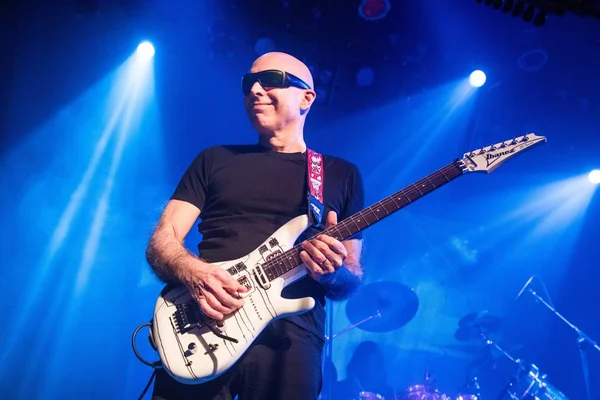 Americký Kytarista Joe Satriani Provádí Během Koncertu Šanghaji Číně Února — Stock fotografie