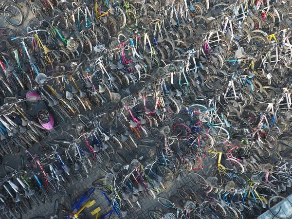 Gebroken Gesloopt Fietsen Worden Geparkeerd Een Plein Campus Van Zhengzhou — Stockfoto