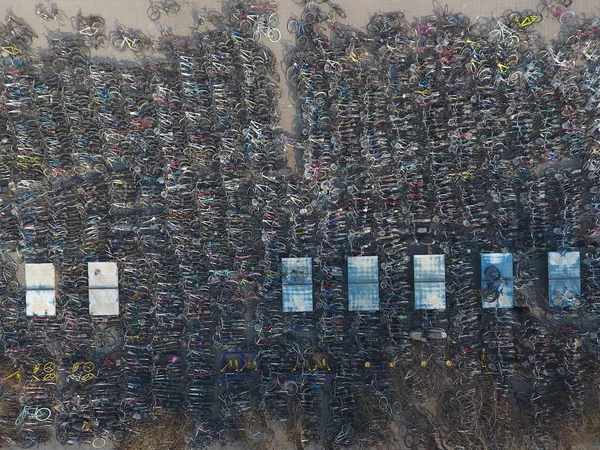 Törött Leselejtezett Kerékpárok Parkolnak Egy Téren Egyetemen Zhengzhou Egyetem Zhengzhou — Stock Fotó