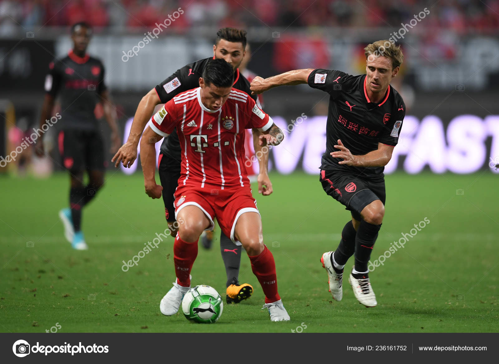 Colombian Football Player James Rodriguez Center Bayern Munich Kicks Ball Stock Editorial Photo C Chinaimages
