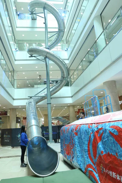 Vista Super Slide Metros Altura Shopping Center Chongqing China Fevereiro — Fotografia de Stock