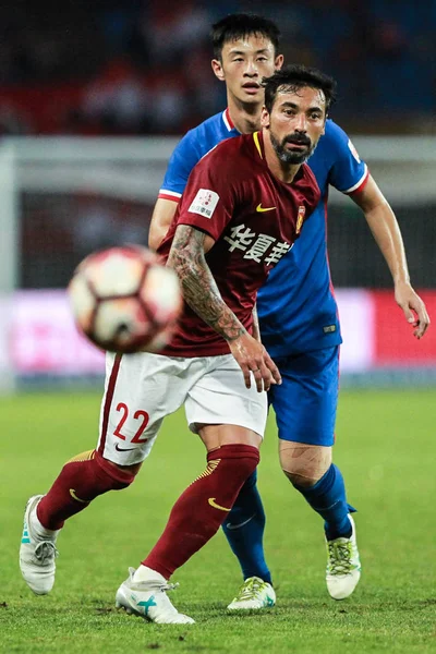 Argentyński Piłkarz Ezequiel Lavezzi Przodu Hebei China Fortune Rzuty Piłką — Zdjęcie stockowe