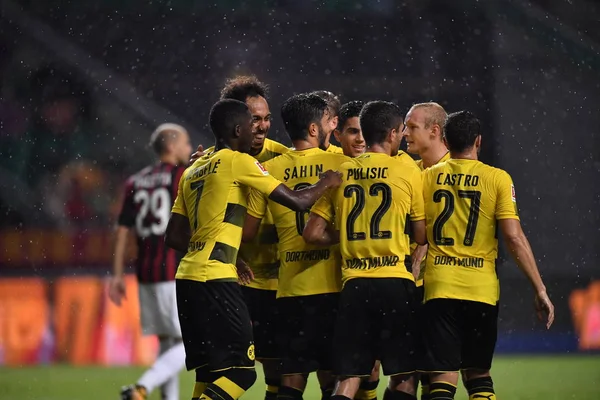 Spelers Van Borussia Dortmund Vieren Het Scoren Van Een Goal — Stockfoto