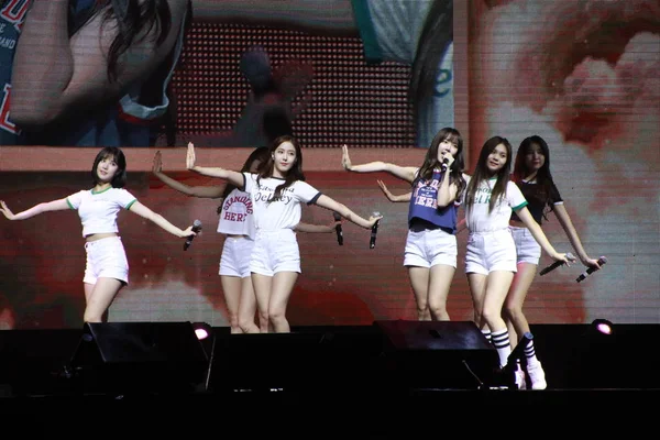 Membrii Grupului Sud Coreean Gfriend Cântă Timpul Concertului Gfriend Mini — Fotografie, imagine de stoc